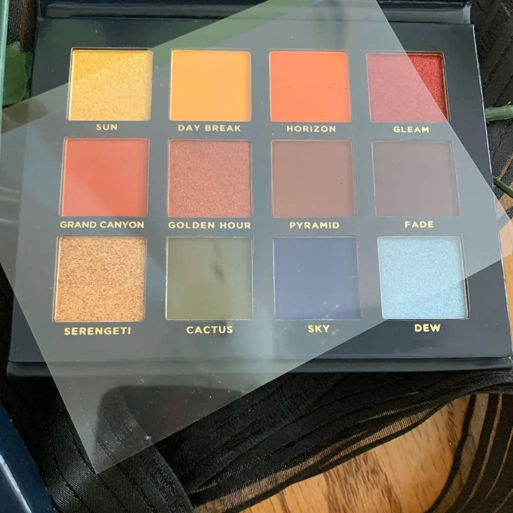 Ace Beautē Vintage Dawn Eyeshadow Palette 12 Vibrant Shades~Brand New In Box